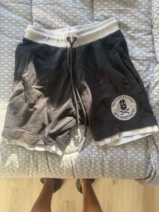 Luda къси гащи.