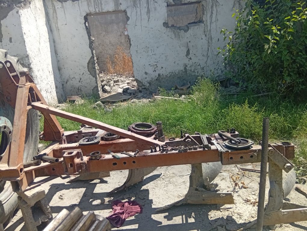 МТЗ 80 сотилади плуг чизели билан