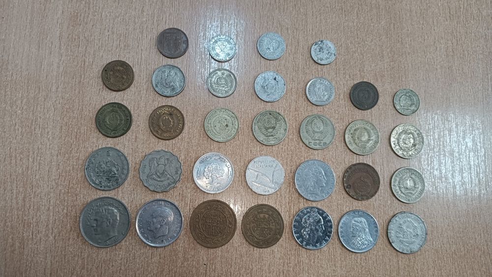 Vând monede vechi din mai multe țări Libia Ungaria Republica Italiană