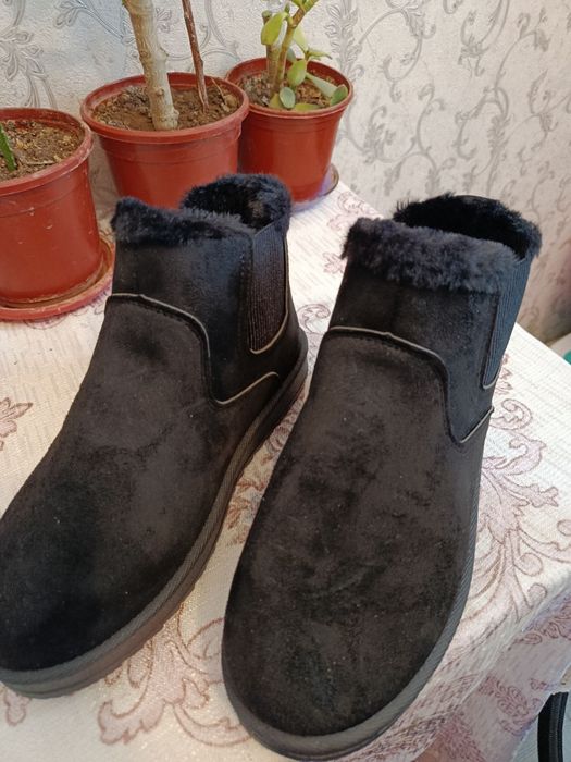 Угги женские продам