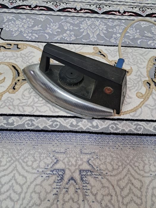 Продается УТЮГ ( советский)