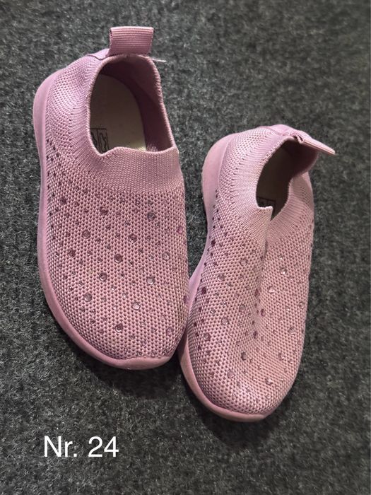 Papuci şi sandale pt. fetițe - diverse mărimi