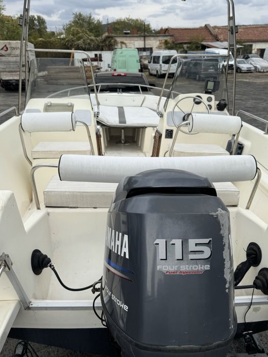 Лодка 5.7м с мотор Yamaha 115hp на 400 мото часа