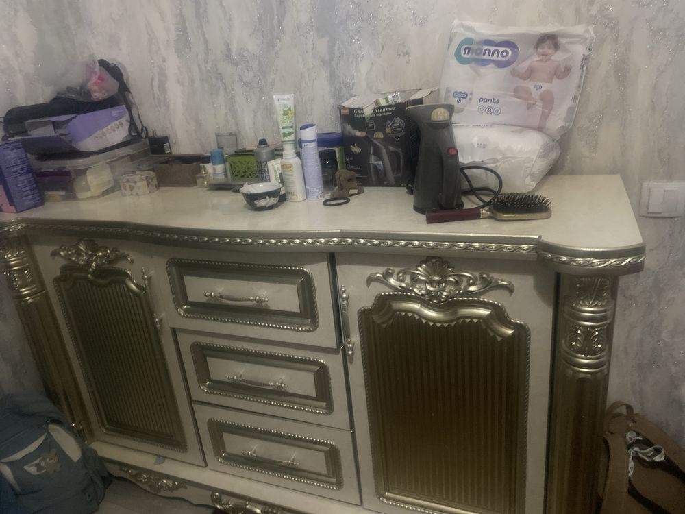 Divan, spalni mebel sotiladi