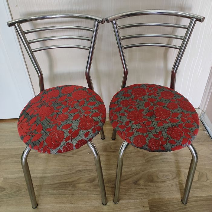 Продаются два стула из нержавейки.