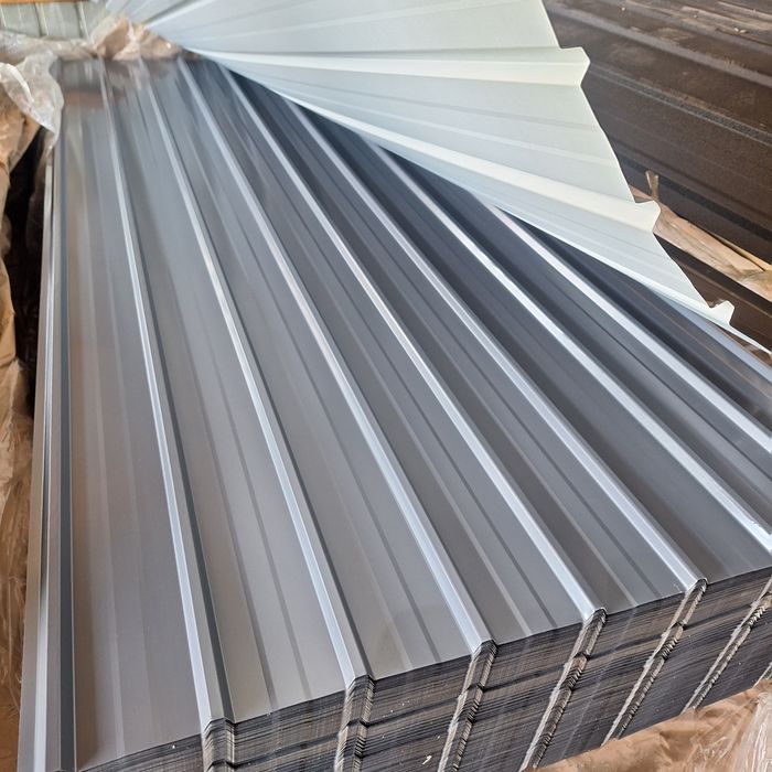 Vindem Tablă cutata colorată și zincată ocazie 
 Dimensiuni 200/92  cm