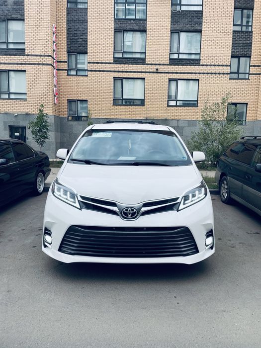 Продается Toyota Sienna 2015 LE 3.5л