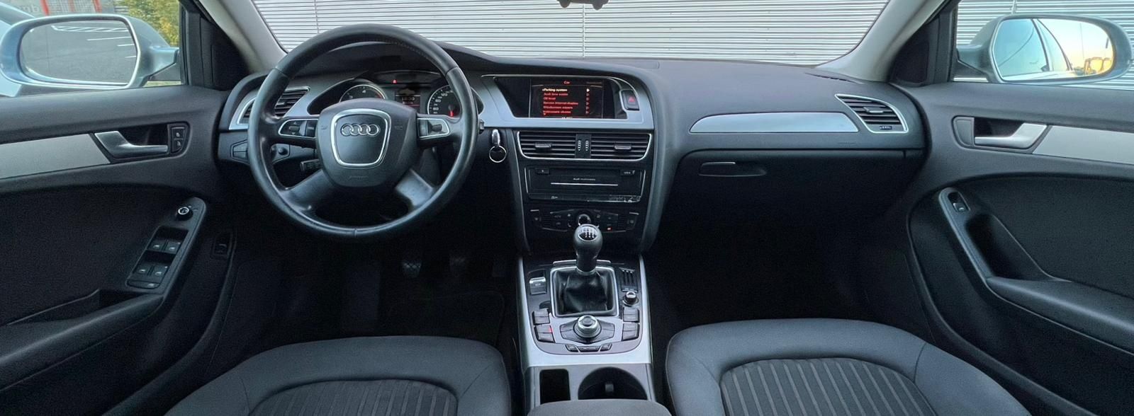 Vand Audi A4 B8 * LED * 2.0 TDI fabr 2011 stare impecabila urgent