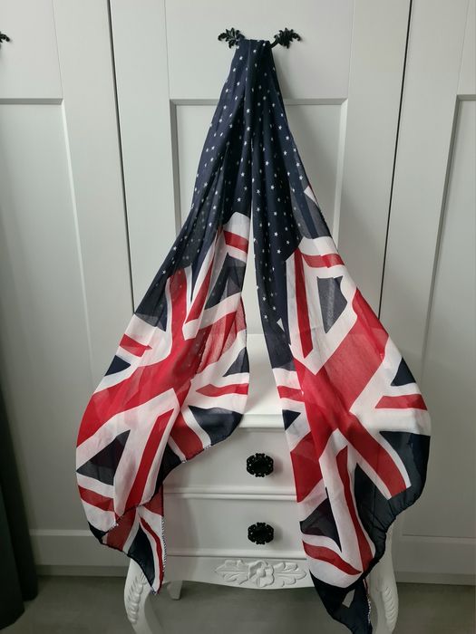 Дамски шал с британското знаме