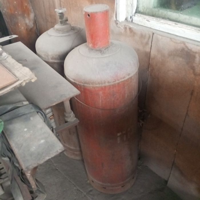 Продам 2 газбаллона