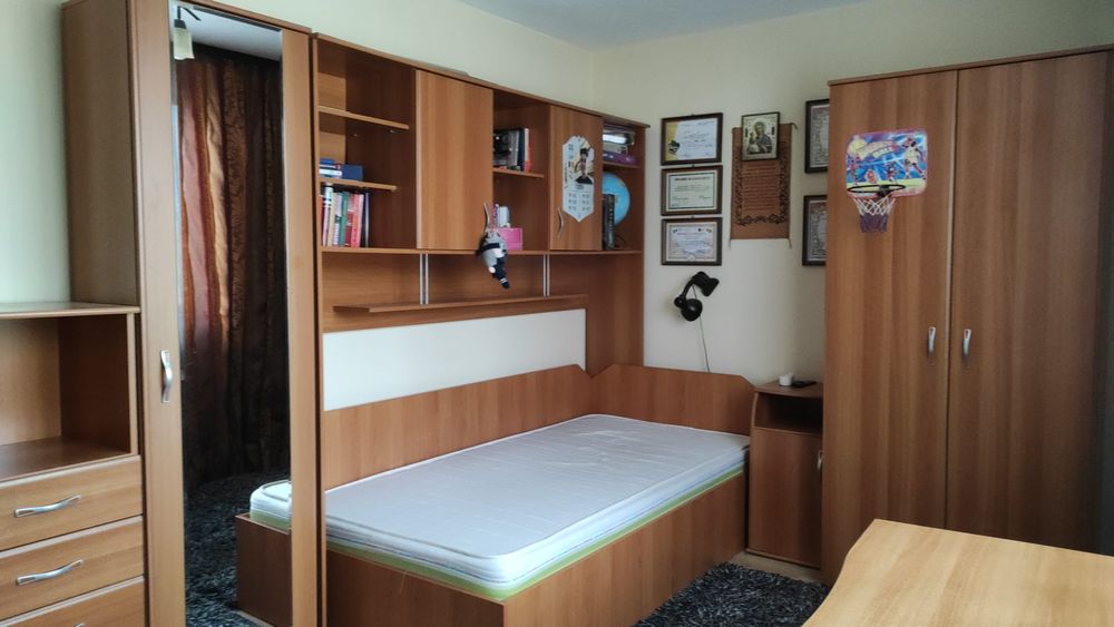 Vand set mobilier sufragerie (pat, birou, noptiera, dulap)