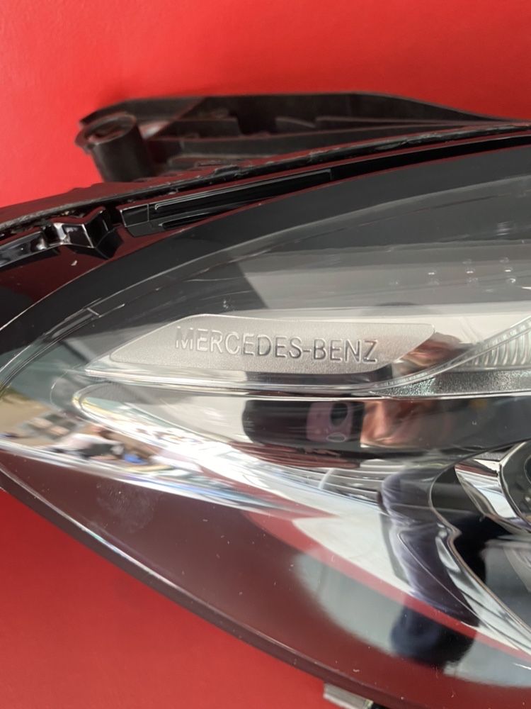 Mercedes GLA десен би-ксенонов фар ксенон bi-xenon far desen ГЛА