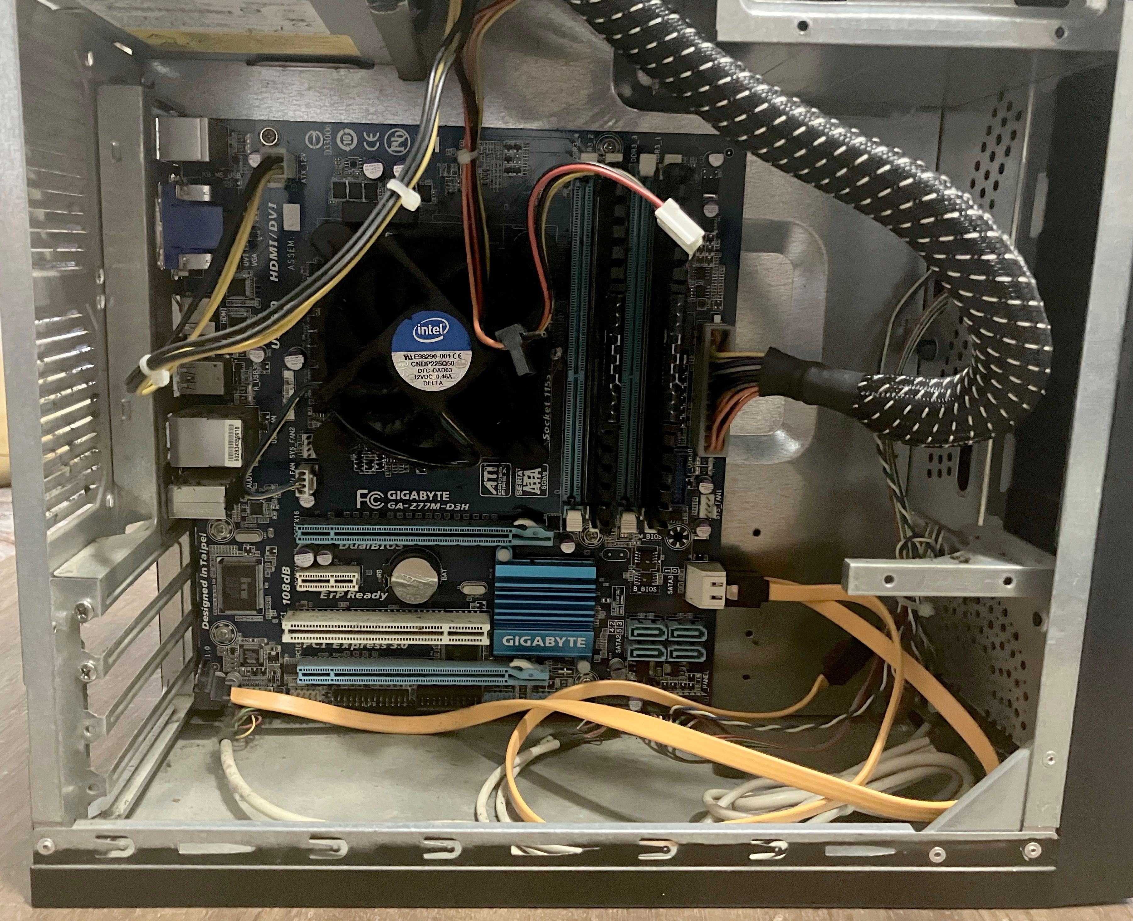 Компютър с  i3 процесор, 8GB RAM, GA Z77M-D3H