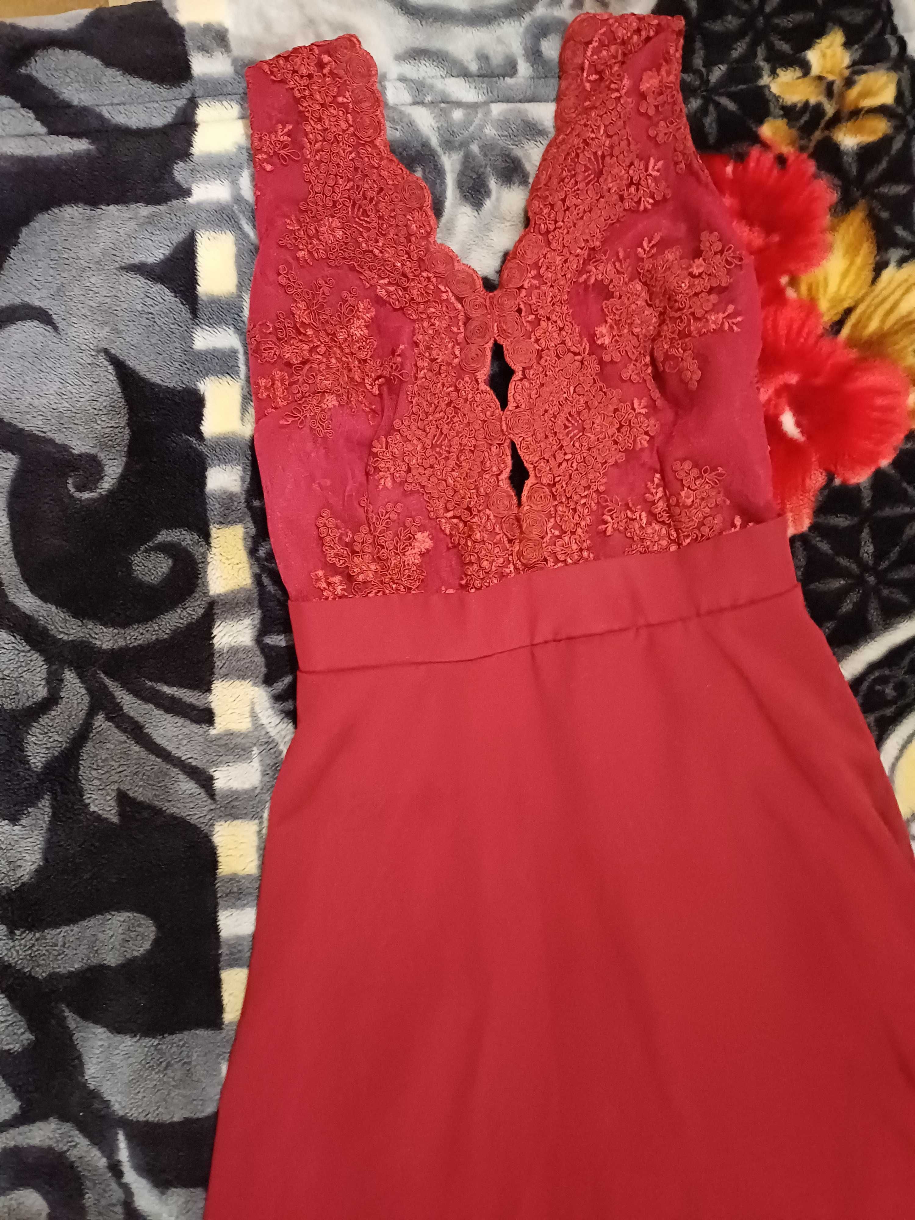 Rochie rosie pentru fete