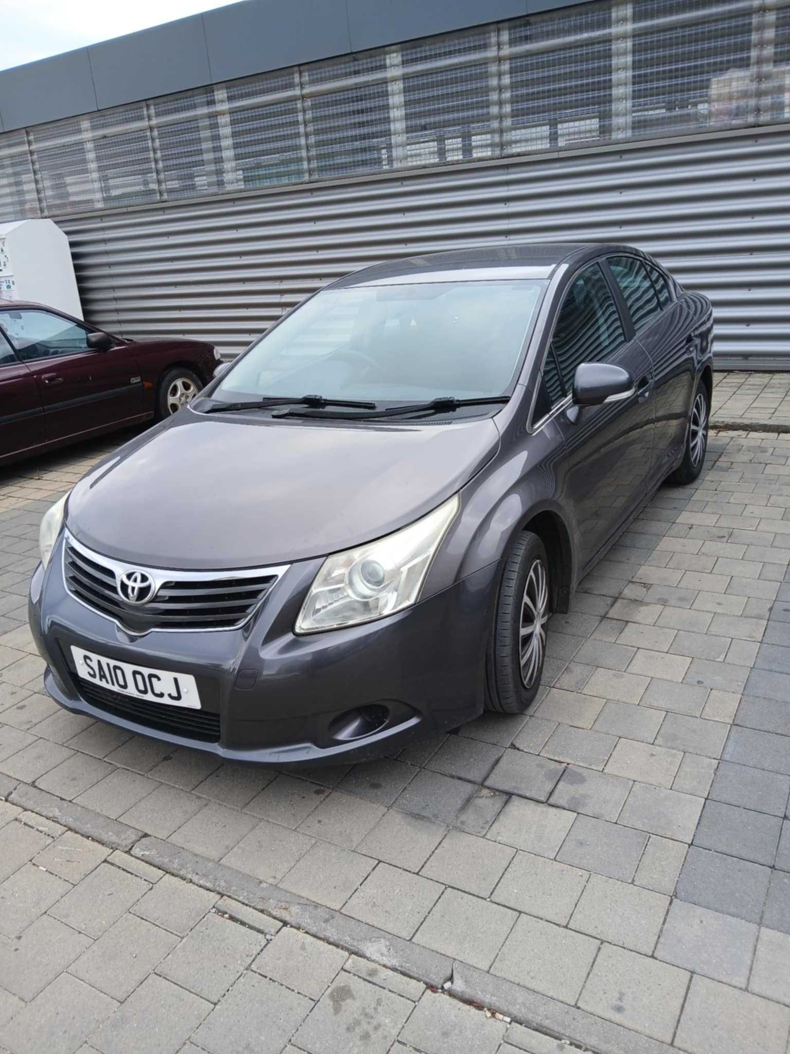 Продавам Toyota Avensis