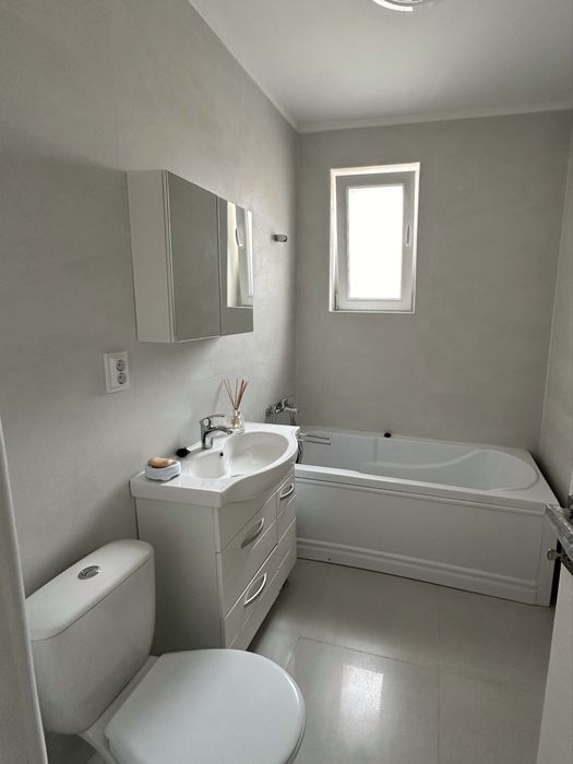 Proprietar, inchiriez apartament