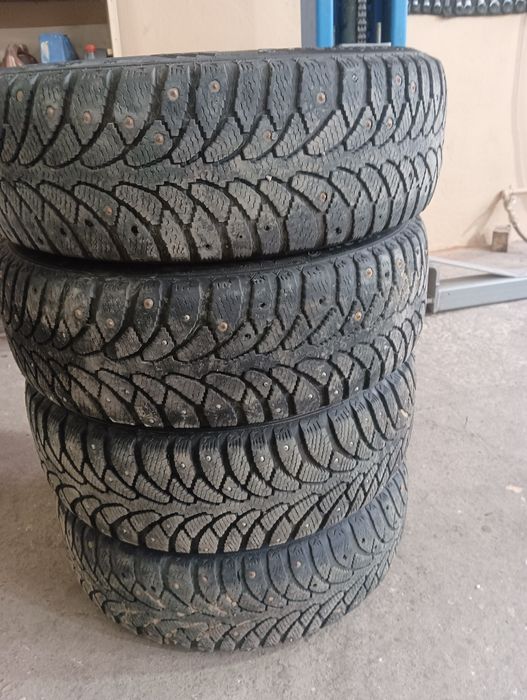 Продам шины б/у с ободами на Ниву