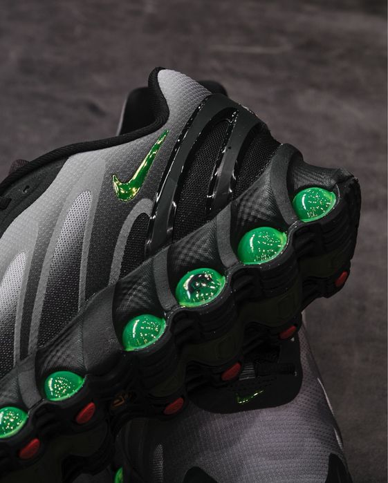 NIKE AIR MAX DN8 ‘Black Volt’