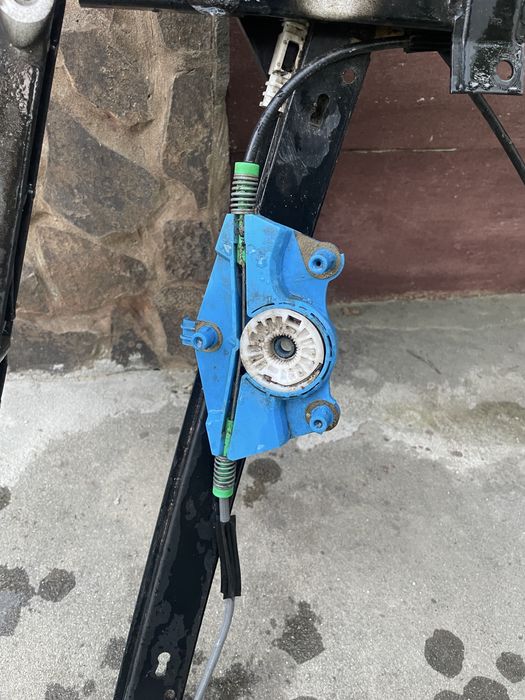 Geam dr fata cu rama si macara,Bloc motor audi a4 b7 BRD 170 de cai