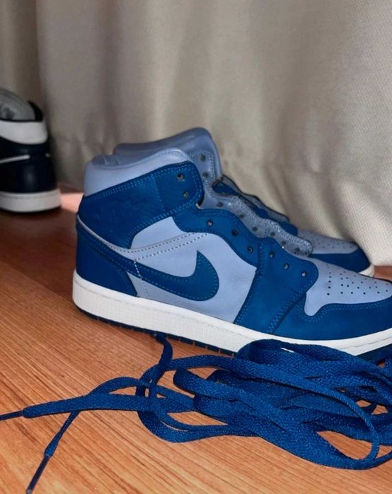 Air Jordan 1 Mid SE "Iron Purple"