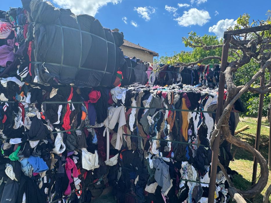 Продавам палета със дрехи. 500кг дрехи микс за 70лв.