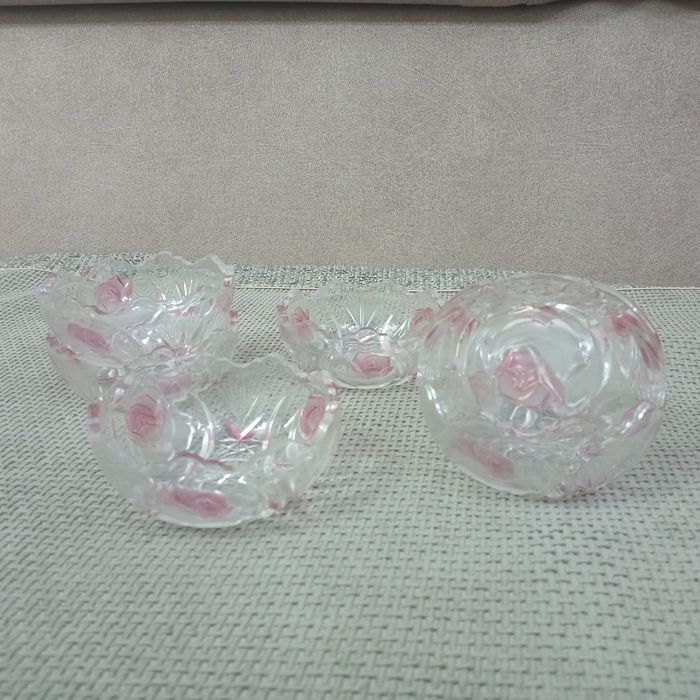 Продам   6 новых красивых салатников