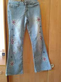 Продам джинсы женские с вышивкой