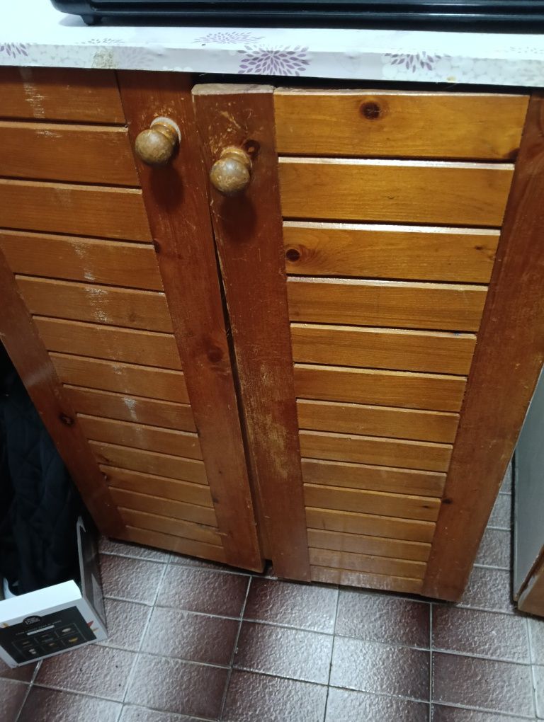 Продават се Шкафове