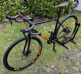 Cube Attain Pro Disc Road Bike / Carbon Forks / 56cm