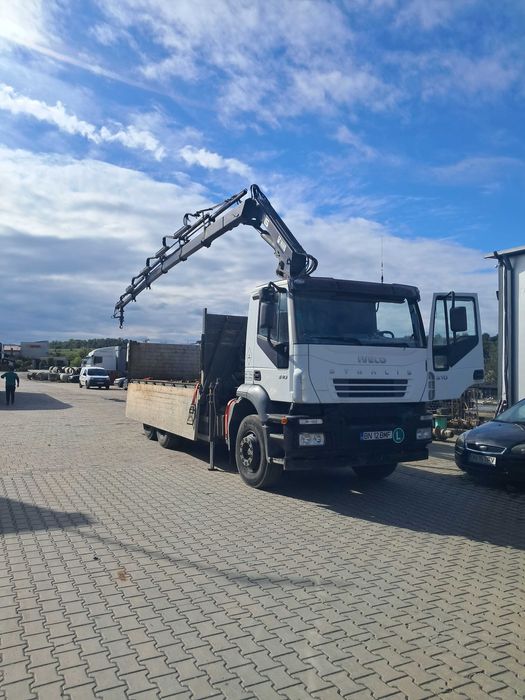 Camion cu macara