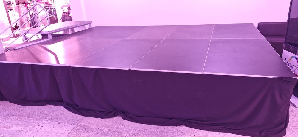 Vând podium pt scenă