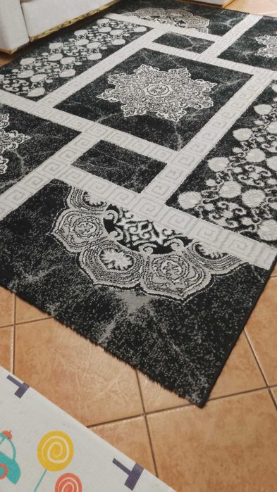 Килима е в перфектно състояние