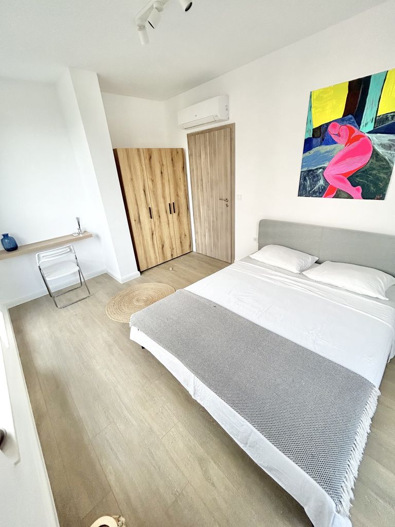 Продава се Двустаен апартамент в Варна, Левски - 71 кв.м за 2253 €/кв.м - Снимка #4