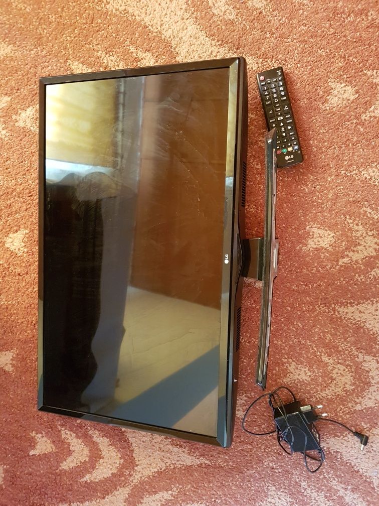 Телевизор LG 28 инча, дефектен екран