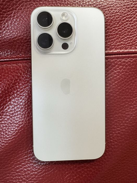 Iphone 15 PRO, 256 GB, бял + калъф