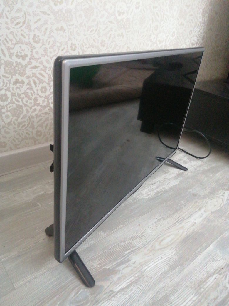 Плоский телевизор LG 60 на 40