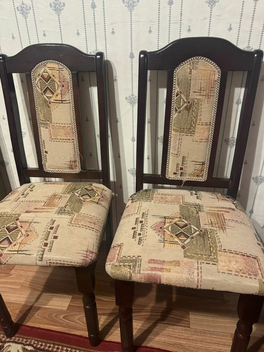 Продаются  стулья деревянные 6 штук