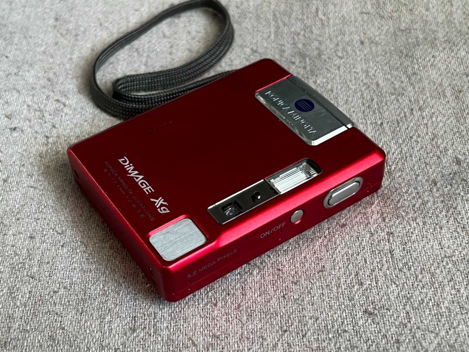 Konica Minolta Dimage Xg rosu 3 2MP aparat rar functional