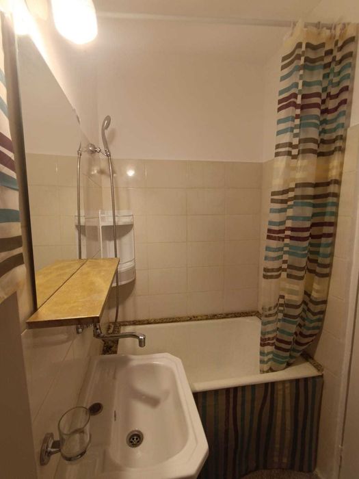 Semidecomandat 3 camere Craiovița, pers. Fizica EXCLUS AGENTII