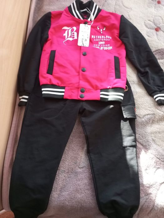 Продам спортивный костюм