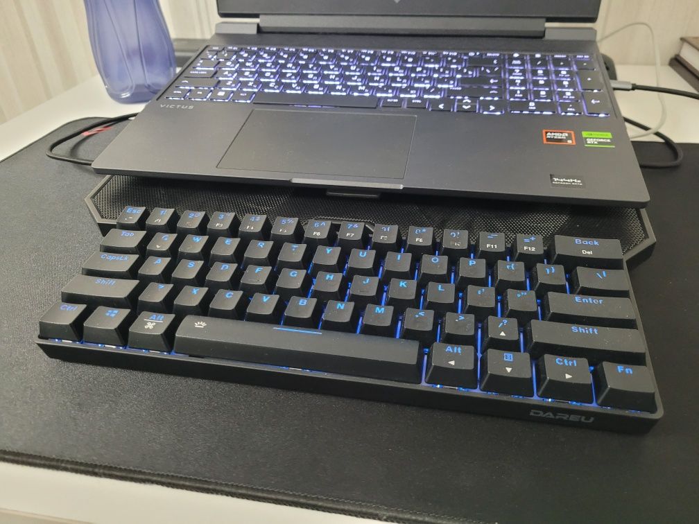 Продам механическую клавиатуру Dareu EK861 черного цвета.