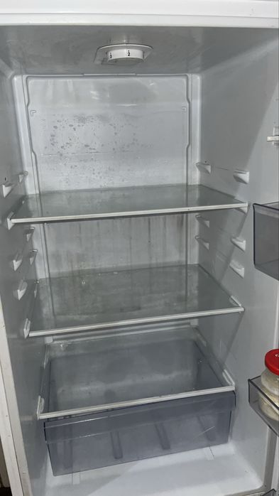 Холодильник в хорошем состояний ,отлично работает можете мне написать