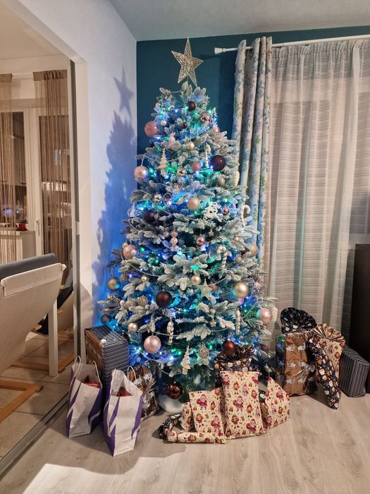 Brad artificial înzăpezit 210 cm – model 2D/3D