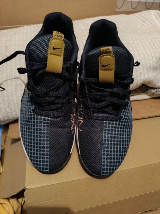 Маратонки найк нови