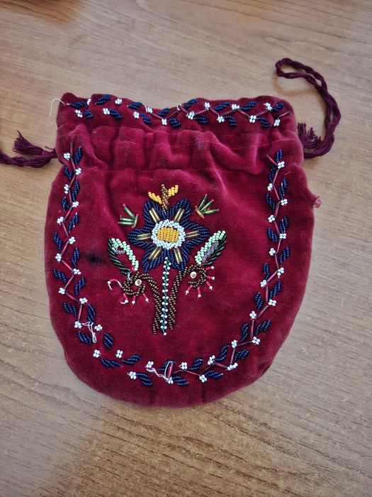 Traistuta tradițională din catifea