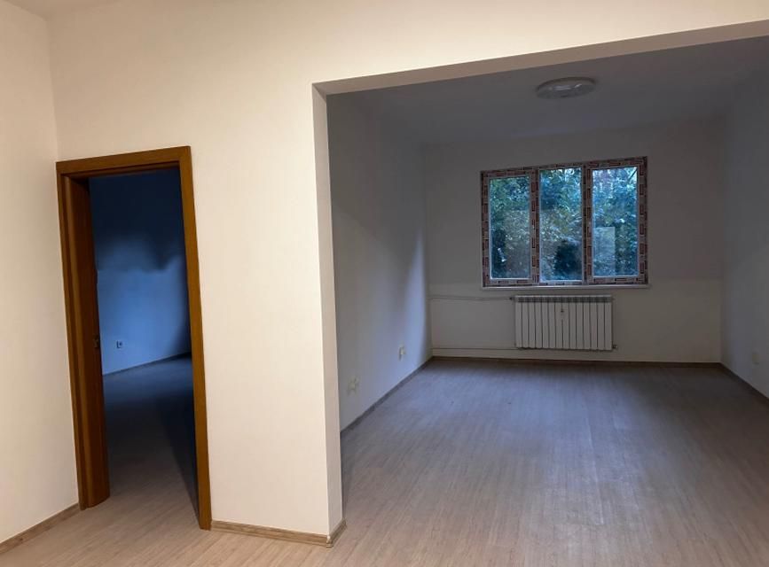 Дава се под наем Тристаен апартамент в София, Център - 87 кв.м за 700 € - Снимка #3