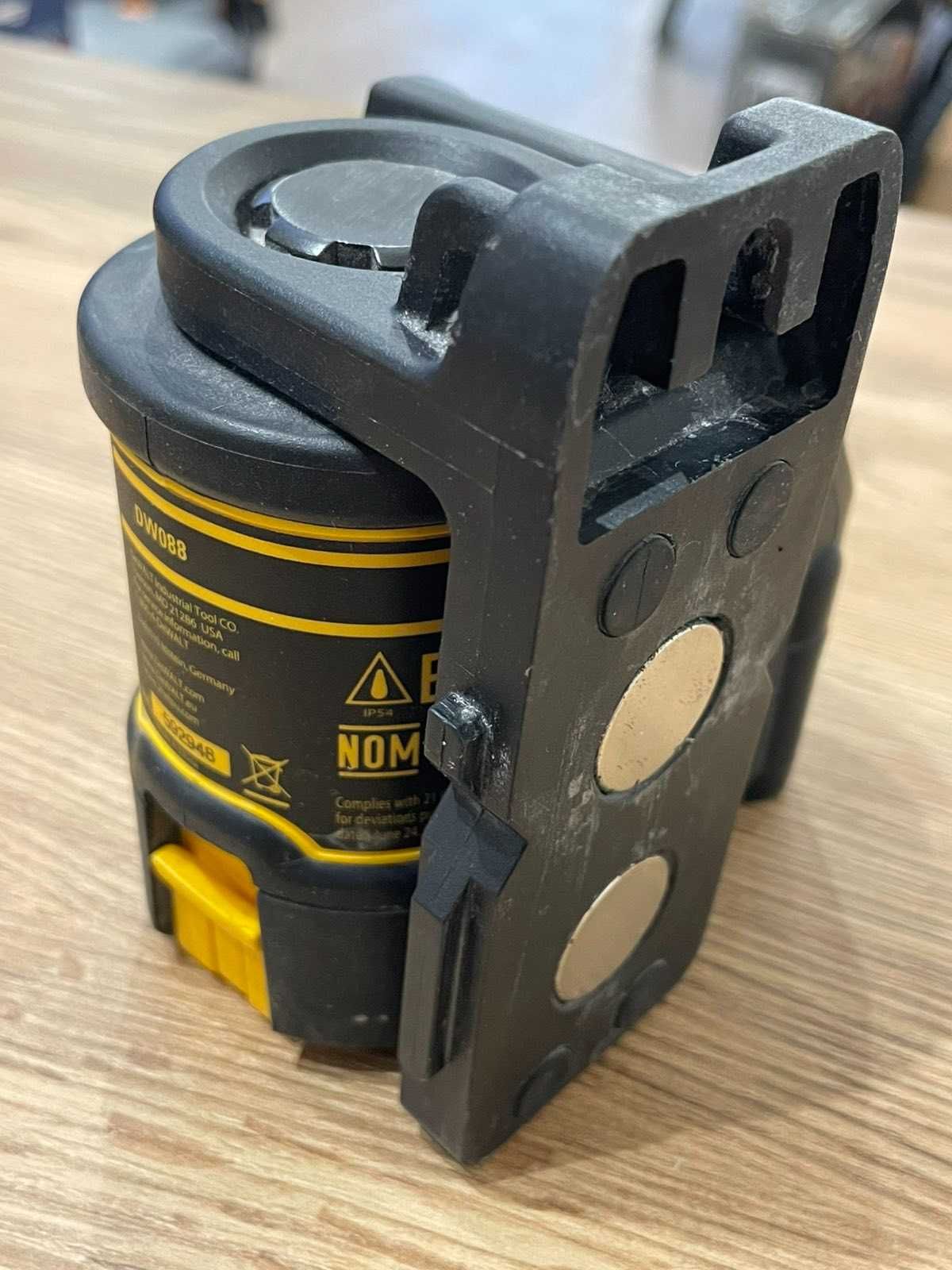 Линеен лазерен нивелир Dewalt DW088K