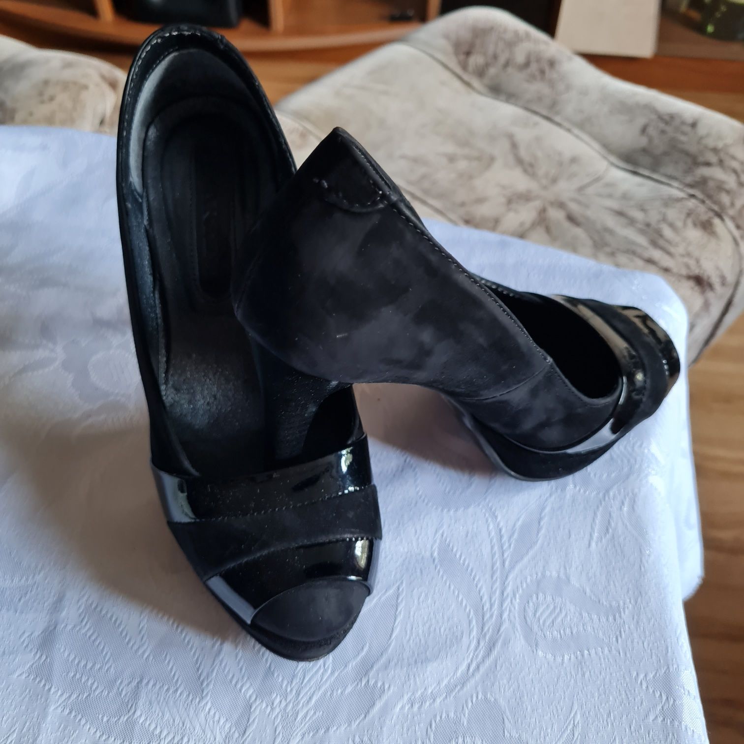 Черни обувки на фирма МАРТИНИ на висок ток
