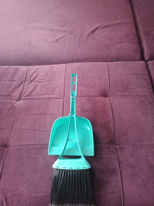 Отдам совок с метёлкой