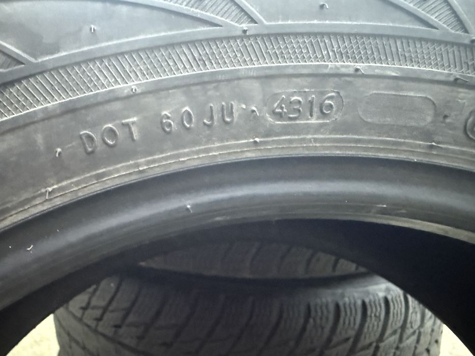 Cauciucuri iarna Nokian 215/60/17